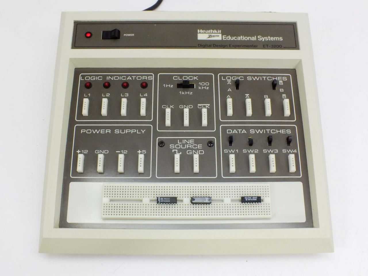ET-3200 Digital Trainer
